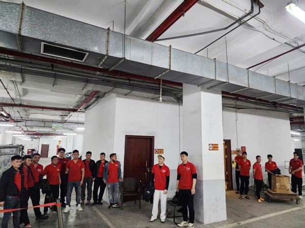 Đội ngũ nhân viên chuyển văn phòng